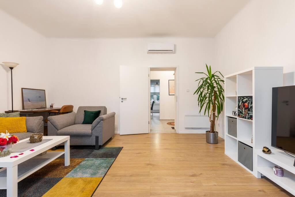 Appartamento Petrova Street Zagabria Esterno foto