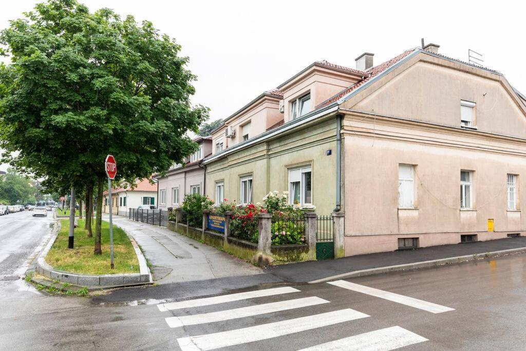 Appartamento Petrova Street Zagabria Esterno foto