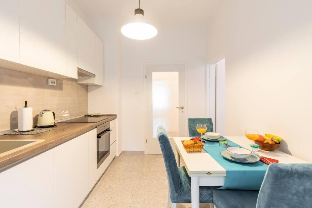 Appartamento Petrova Street Zagabria Esterno foto